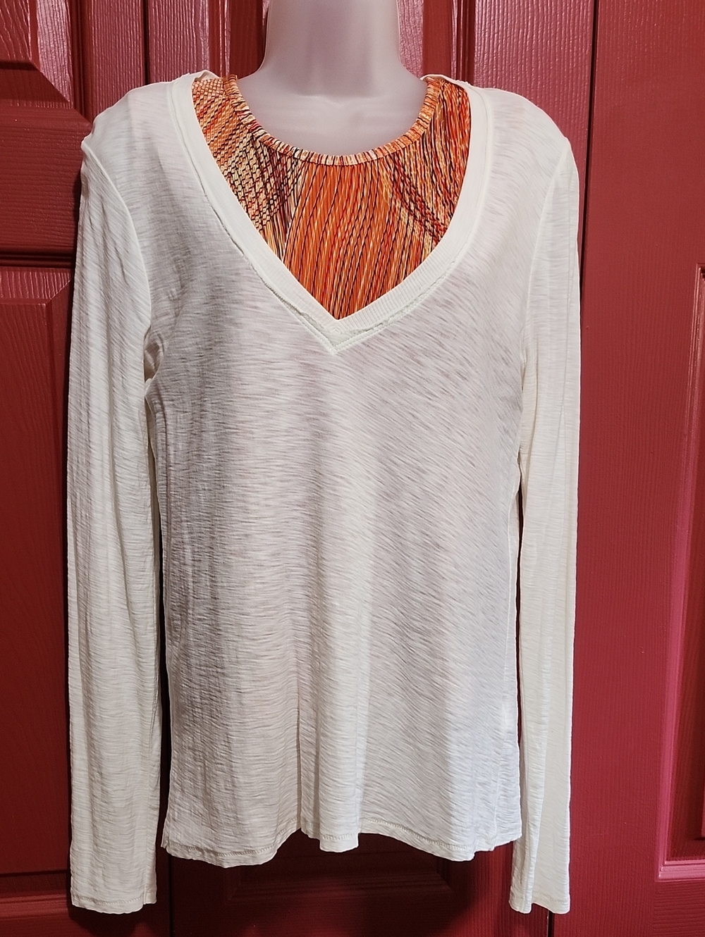 EUC Nation Ltd SzM Women’s Cream Long-Sleeve V-Neck Top
